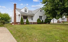 Beautiful 4 Bedroom Home In Lovely Neighborhood - Walk To Pro Football Hof! Home